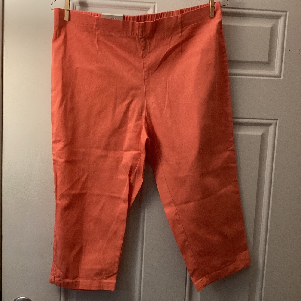 NEW Women’s White Stag Coral Capris Cropped Pants Size 10